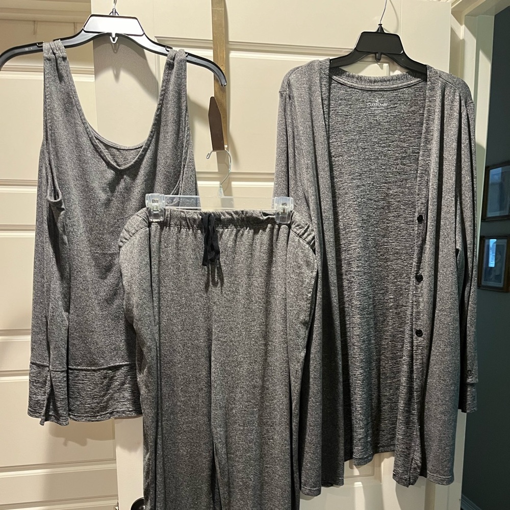 Cuddlduds 3 piece lounge set. Tank can be either v neck or round.
